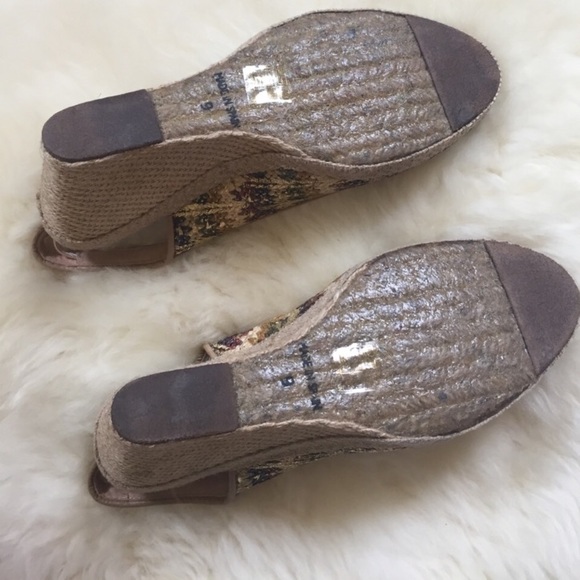 Andre Assous Payton Sling Back Espadrille Wedges - Picture 4 of 8